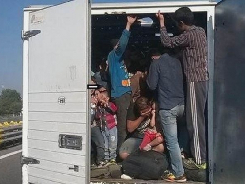 48 иракчани се скриха в камион с бонбони на пловдивчанин