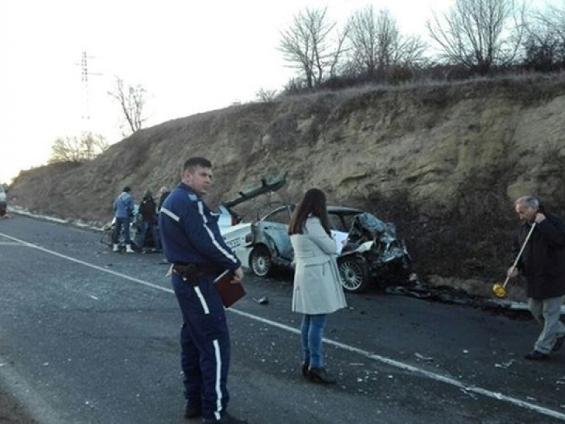 Първи СНИМКИ и ВИДЕО от катастрофата, в която загинаха трима