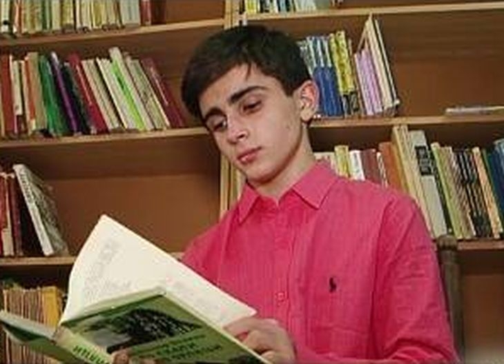 15-годишно момче от Математическата в Пазарджик спасява книги и животни ВИДЕО