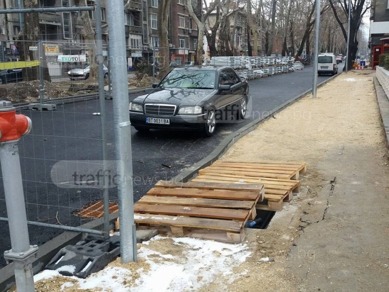 Недовършеният булевард Руски - безплатен паркинг за мерцедеси СНИМКИ
