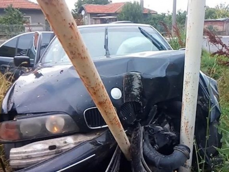 Пиян шофьор заби БМВ-то си в стълб в Асеновград
