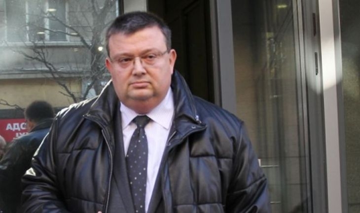 Цацаров поиска главата на висш прокурор, живеел на семейни начала с жена от криминалния контингент