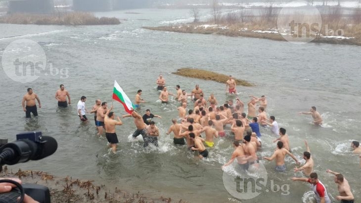 Последен шанс за смелчаците, които искат Богоявленския кръст в Пловдив