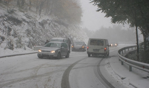 АПИ: Ако температурите паднат под – 10 ще карате по лед