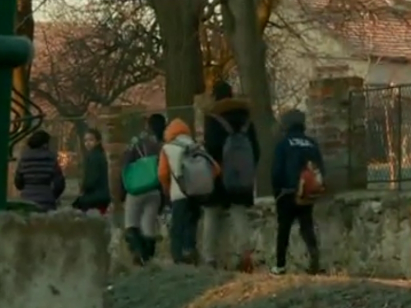 МОН ще проверява училище за ученици призраци