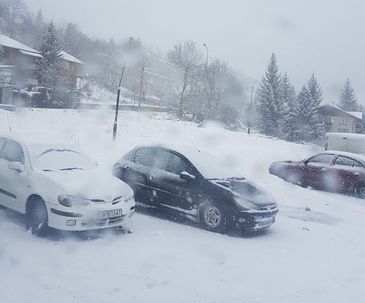 Държавата е готова за лошото време, 3 000 машини чистят пътищата