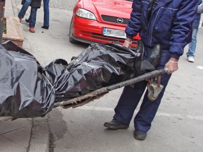 Два трупа в Бургас – единият в апартамент, другият – на брега на морето