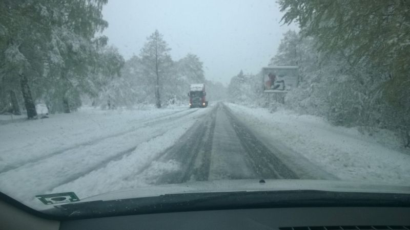 Пътната обстановка в цялата страна е затруднена заради снега, карайте внимателно!