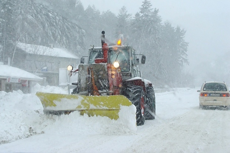 Обявиха бедствено положение в Аксаково, прекъснат е основен далекопровод ВИДЕО
