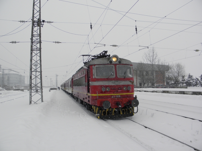 70 души са блокирани във влака Варна – Пловдив