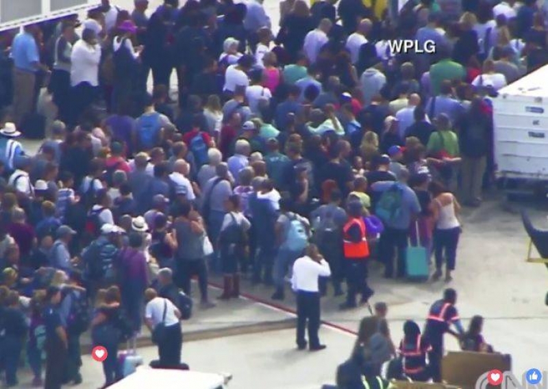 Въоръжен откри огън на летище във Флорида, има жертви ВИДЕО