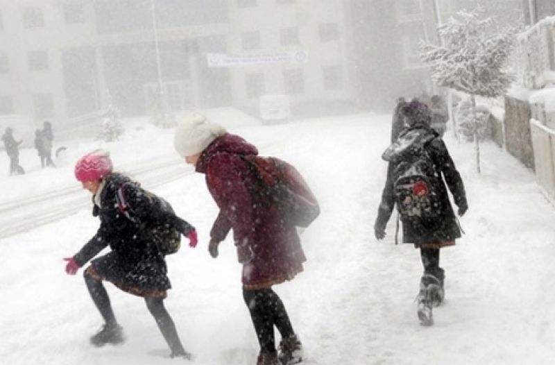 Днес става ясно ще пуснат ли учениците от Пловдив във ваканция