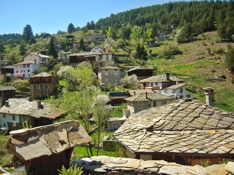 Падна запор върху 3300 декара гори и земи в 