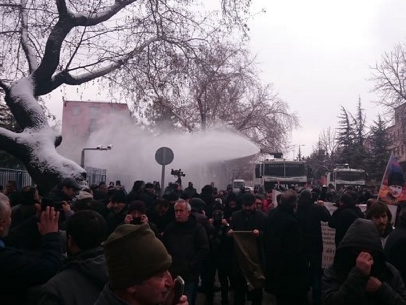 Турци излязоха на протест срещу разширяване на правомощията на Ердоган
