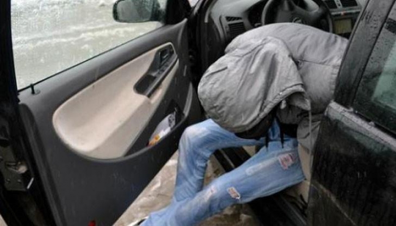 Хванаха 18-годишен столичанин дрогиран зад волана в Пловдив