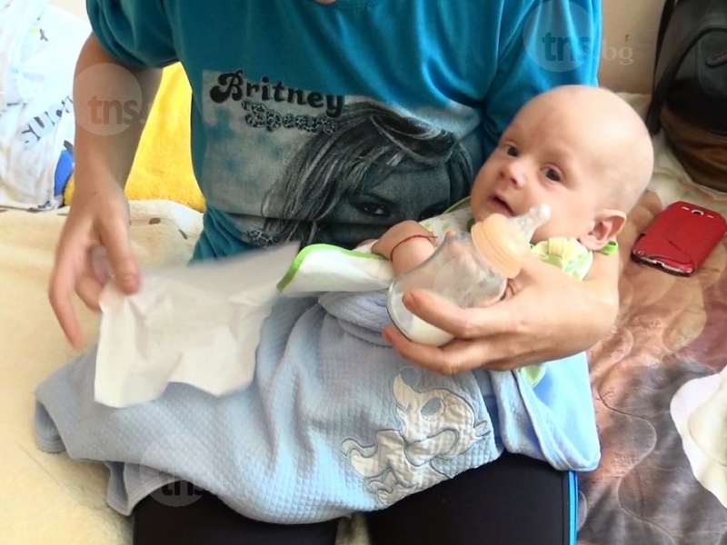 Бебе Дилян, което трогна цяла България, загуби битката с рака