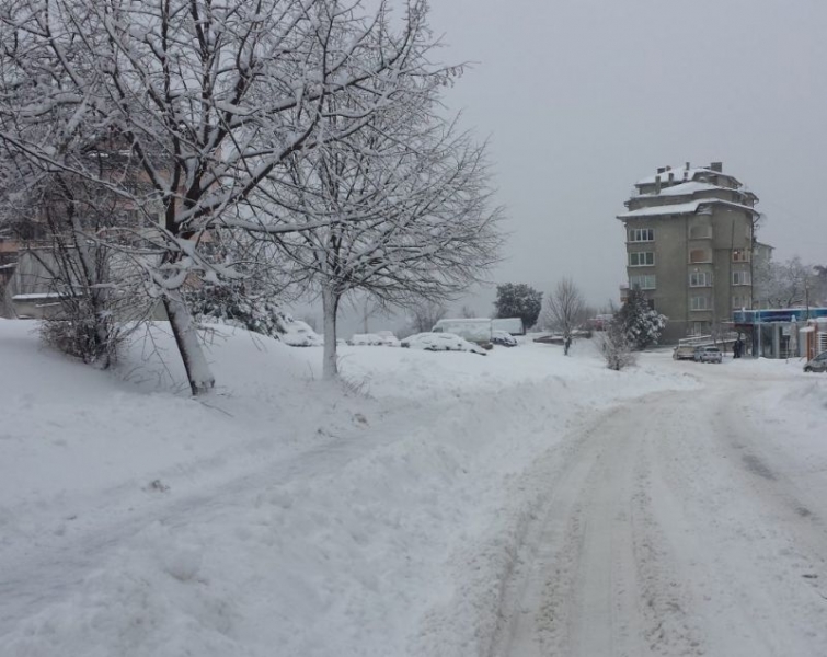 Заради снега: Гробище остана недостъпно в село в Пловдивско