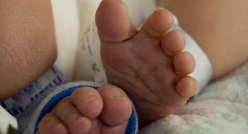 Бебе в тежко състояние и без документи е прието в болница