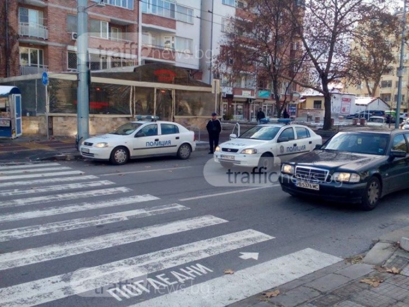 Пловдивчанка с ауди отнесе жена на пешеходна пътека
