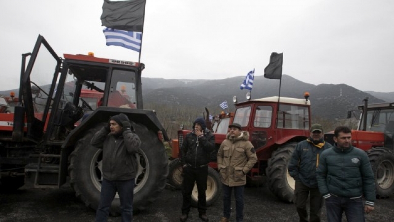 Гръцките фермери отново на протест, блокират границата ни