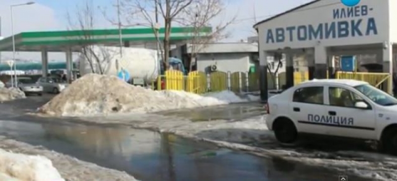 Маскирани обраха бензиностанция, нападнали служителя на смяна ВИДЕО
