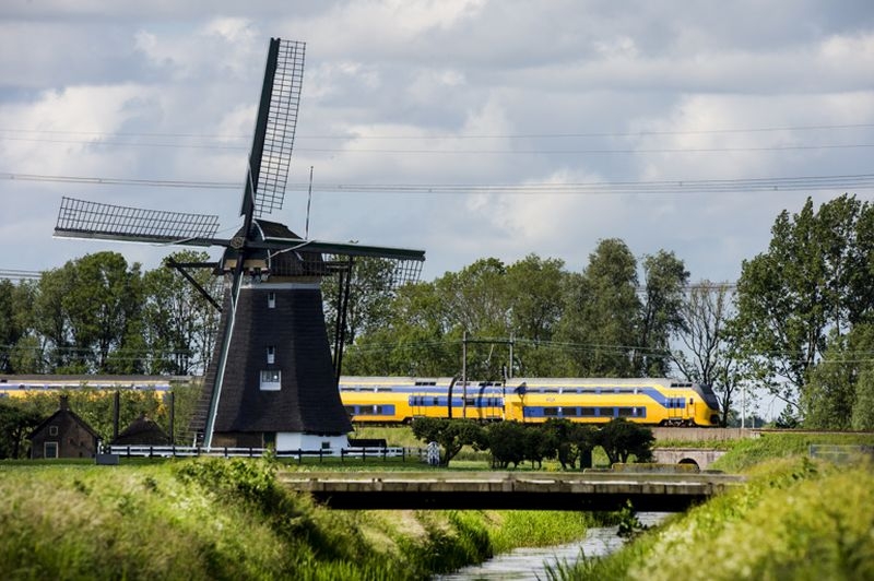 Всички влакове в Холандия като мелниците - на вятър