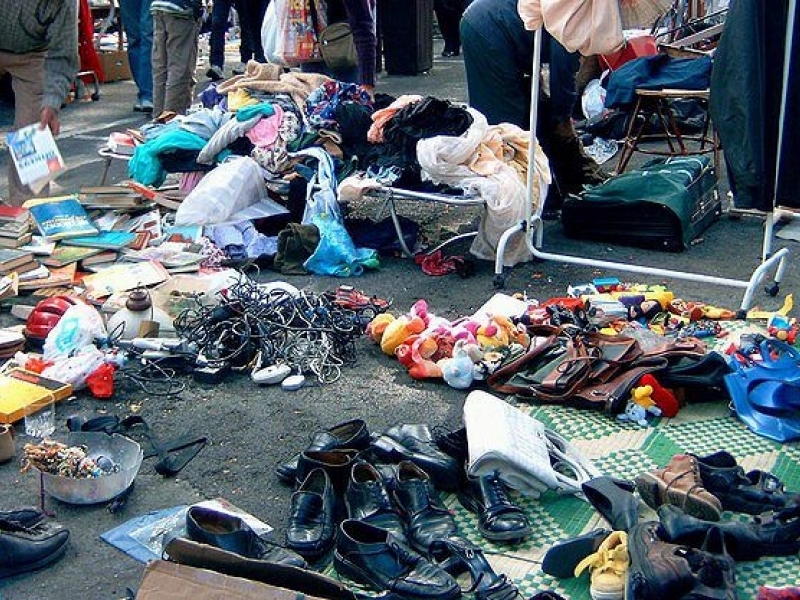 НАП издирва 8 некоректни търговци от пазара в Димитровград чрез полицията
