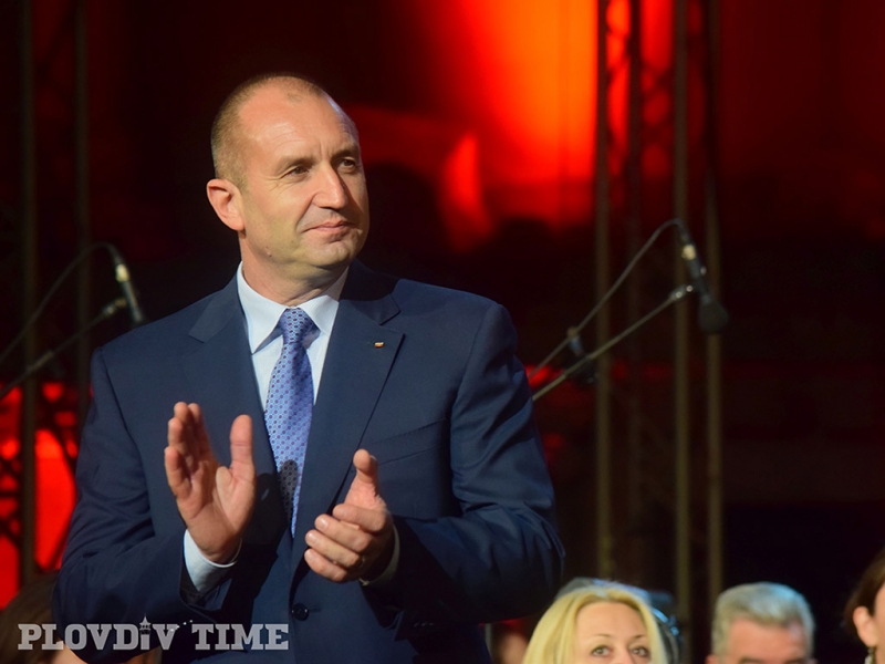 Днес генерал Радев получава цялата власт 3 в 1