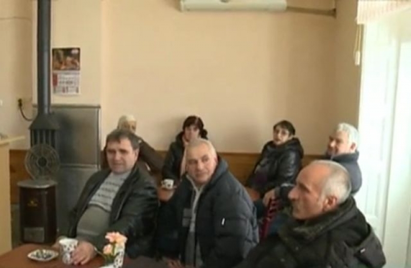 Вълнения в селото на Румен Радев в деня на неговата клетва ВИДЕО