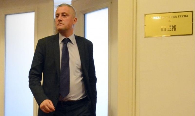 Оперираха Божидар Лукарски