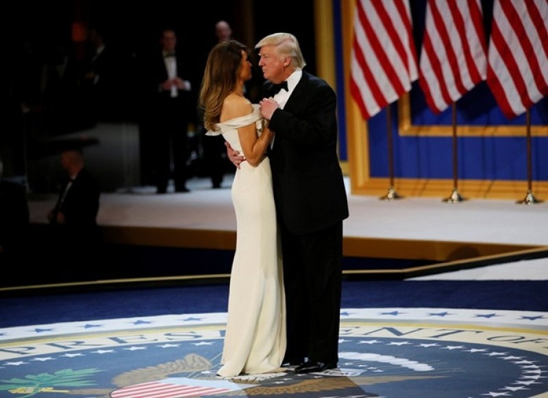 Тръмп и съпругата му танцуваха на баловете по случай встъпването му в длъжност ВИДЕО