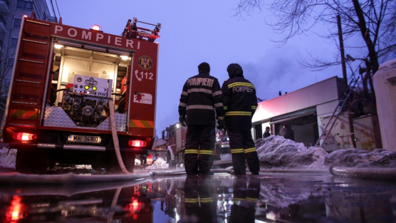 Десетки души пострадаха при пожар в нощен клуб в Букурещ