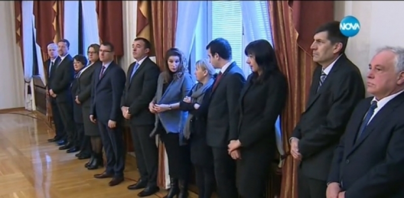 Радев показа екипа си на 