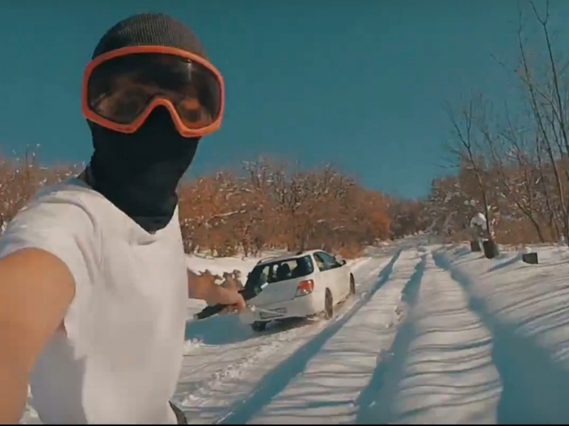 Добрата страна на лошото време: Със сноуборд, камера и приятели в снега ВИДЕО