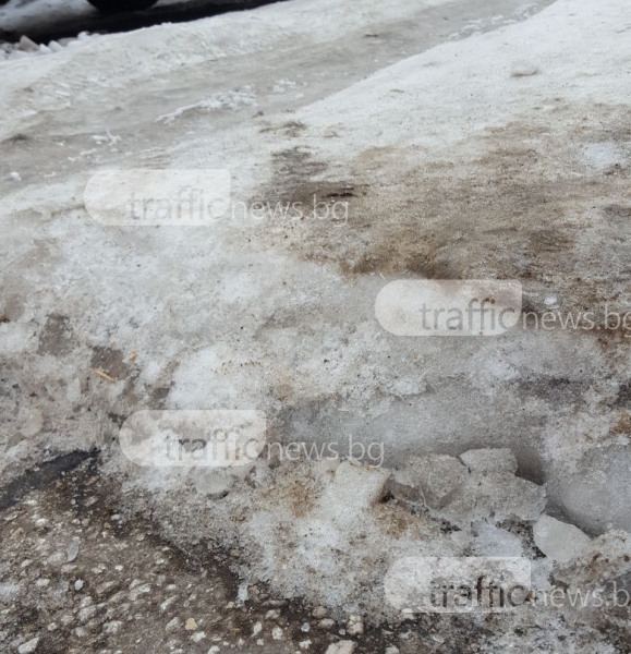 Пловдивчани послушаха съвета на Общината и изринаха леда. Но кой да го вдигне? СНИМКИ