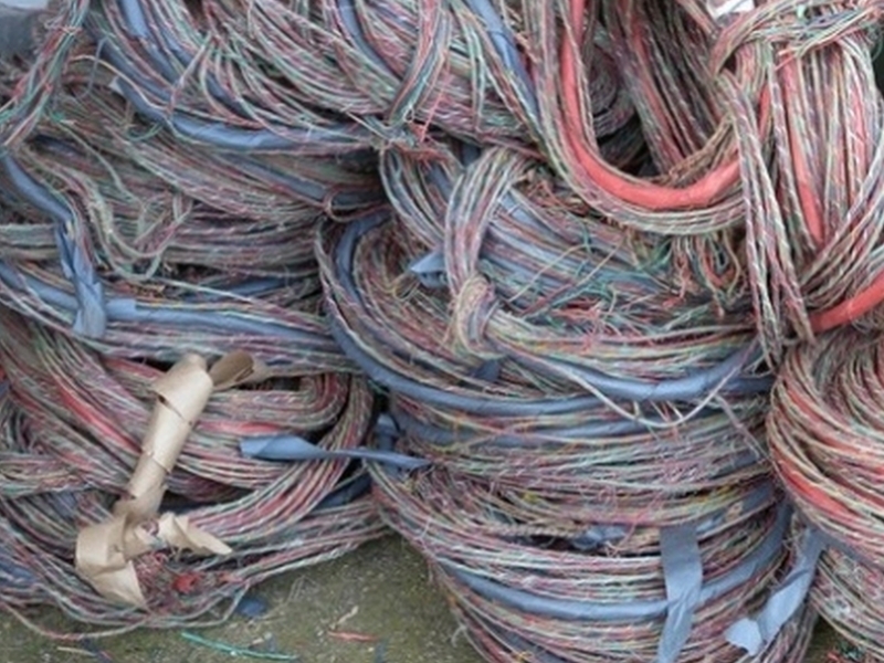 Задигнаха 60 метра проводници от района на жп прелез в Стамболийски