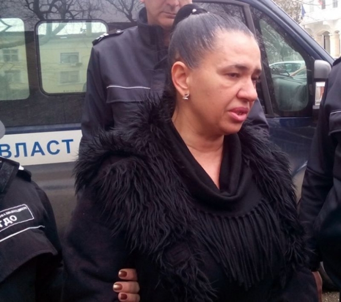 Болната Мейзер остава в затвора заради американски паспорт СНИМКИ