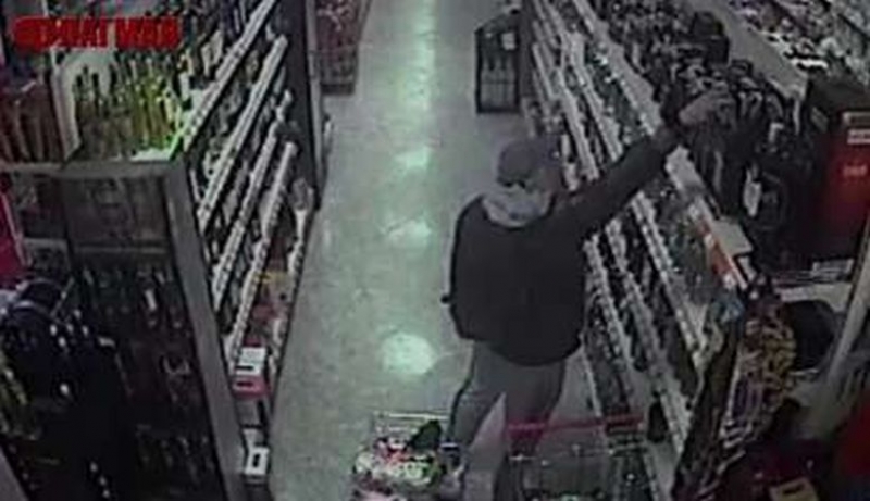 Любител на марковия алкохол задигна бутилка за 280 лева от магазин в ЖР Тракия