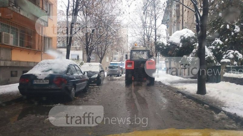 Обработването на улиците след снега: Как се отразява това на колите ни ВИДЕО