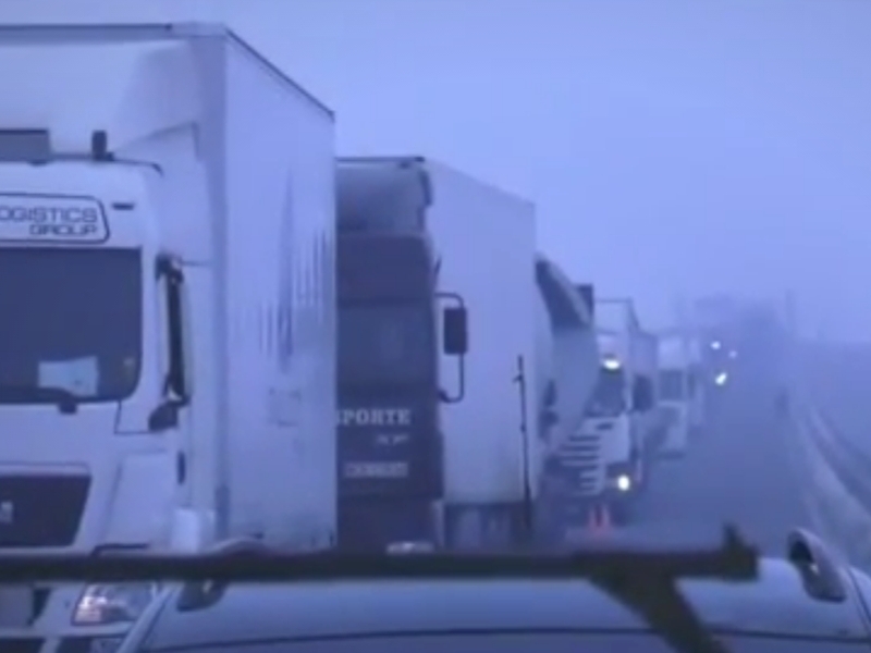 Над 13 километра е опашката от камиони на граничния пункт “Дунав мост“