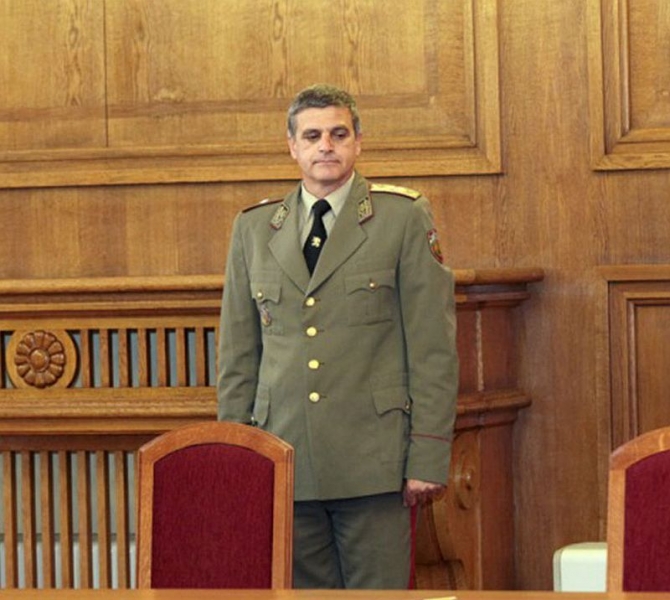 Кой е генерал Стефан Янев – вицепремиер и министър на отбраната