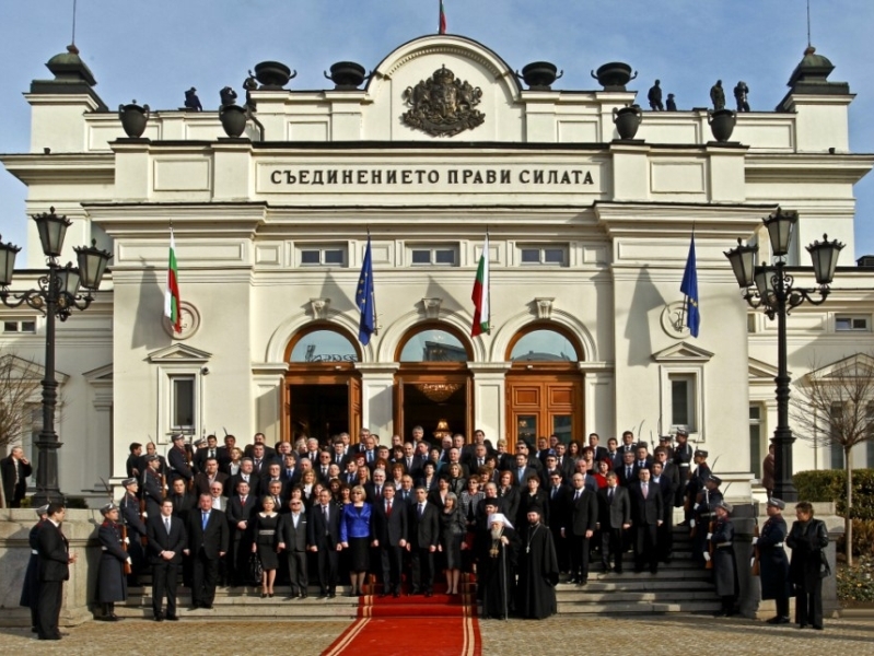 На сбогуване: 43-ия парламент провежда последното си заседание днес