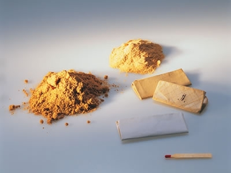 Младеж хвърли пакетчета с хероин и марихуана при вида на полицаи в Пловдив