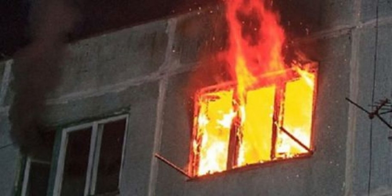 19-годишен драсна клечката на къщата на ухажор на майка си, ревнувал