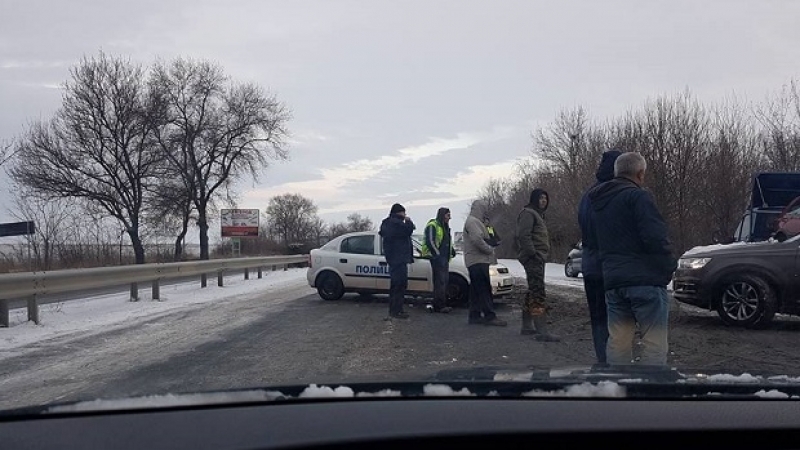 Шофьор на микробус е прегазил беглеца, стрелял по полицаи на магистрала Тракия
