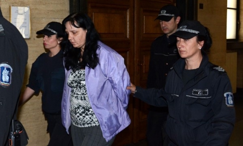 Акушерката, пребила бебе, застава пред съда