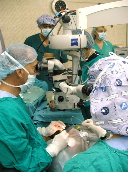 Пловдивски медици спасиха зрението на дете, простреляно в окото