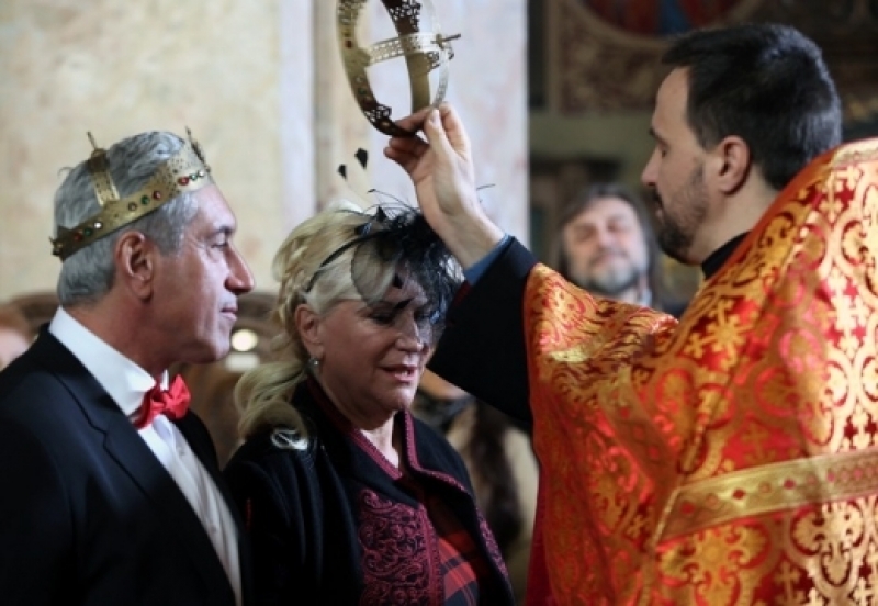 Най-богатата българка се омъжи в червено и черно СНИМКИ