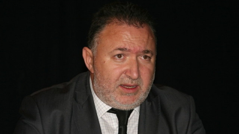 Оставката на кмета на Карлово Емил Кабаиванов поискаха заради неизчистените пътища