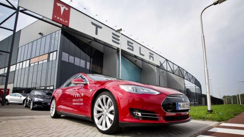Колко коли Tesla се карат в България?